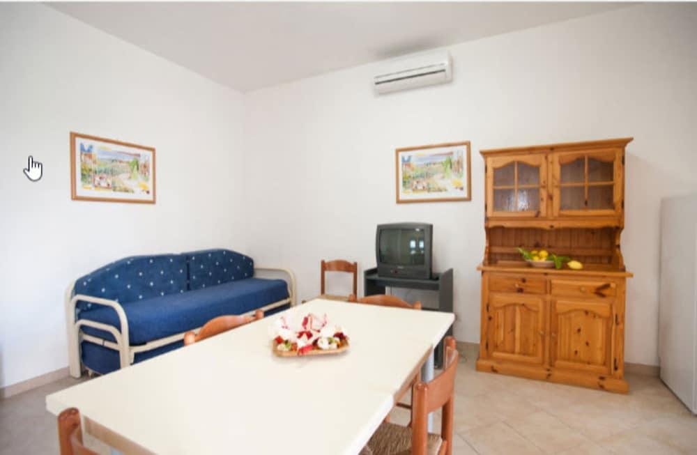 Oasiclub Hotel - Appartamenti В'єсте Екстер'єр фото