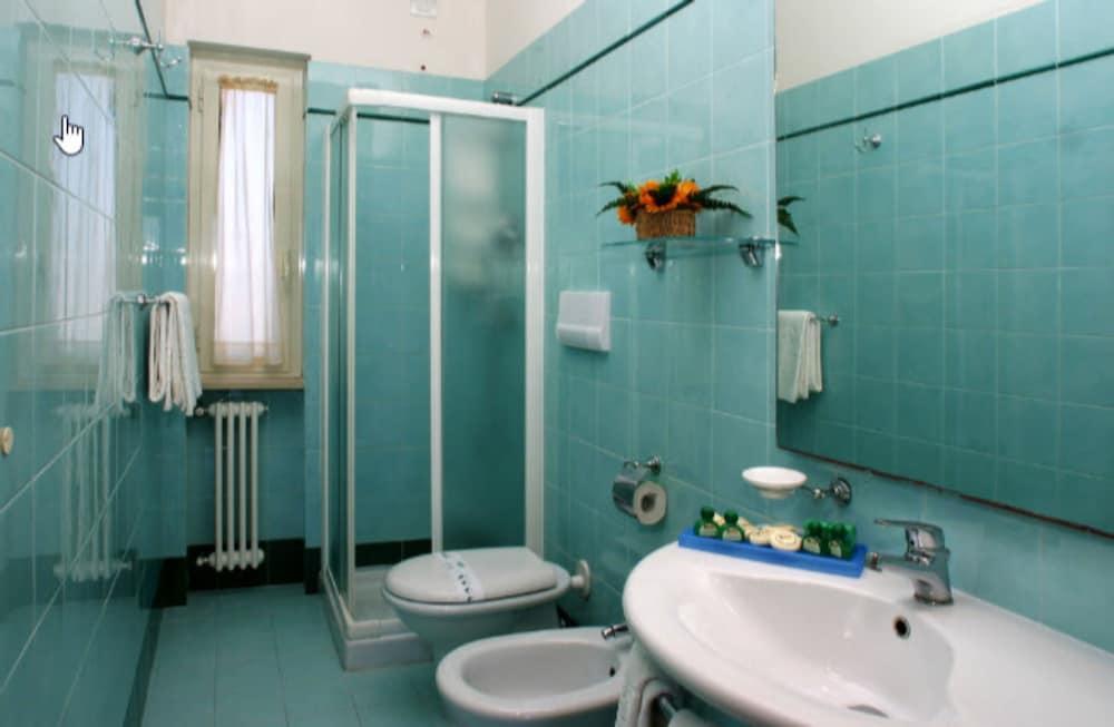 Oasiclub Hotel - Appartamenti В'єсте Екстер'єр фото