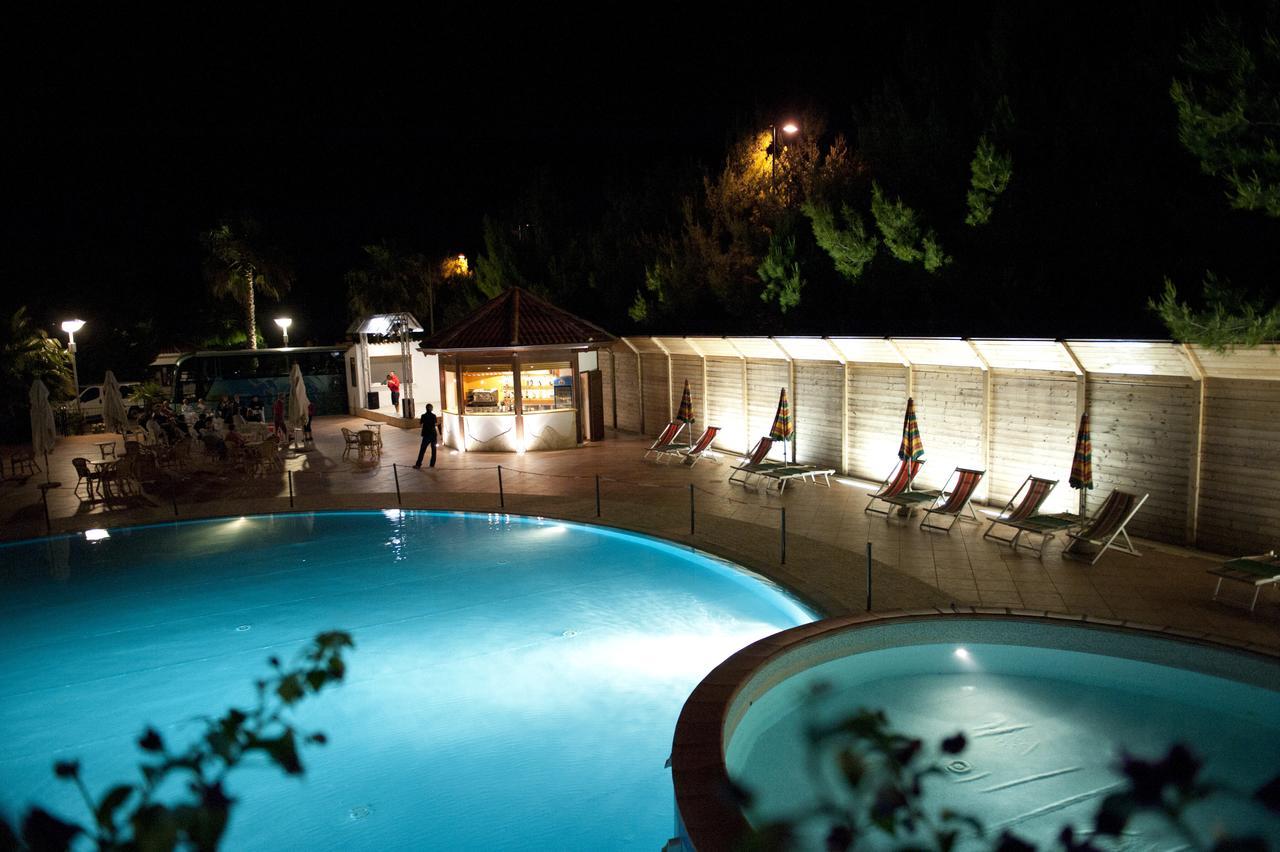 Oasiclub Hotel - Appartamenti В'єсте Екстер'єр фото